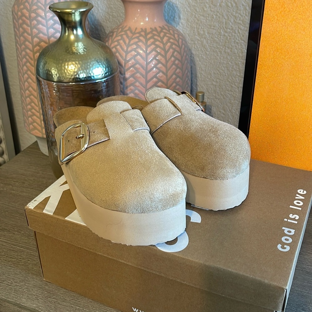 NIB Platform Clogs- size 6
